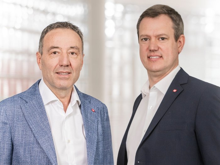 lvh begrüßt INAIL-Vorschlag: „Endlich werden Betriebe belohnt, die Arbeitssicherheit ernst nehmen“ Zwei Männer in Anzügen vor einem hellen, modernen Hintergrund