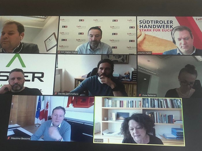 Öffentliche Aufträge in Zukunft noch wichtiger Online-Meeting mit acht Teilnehmern in Videokonferenzsoftware