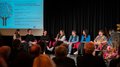 Tag des Handwerks Podiumsdiskussion mit Influencern zum Thema Handwerk auf Bühne vor Publikum