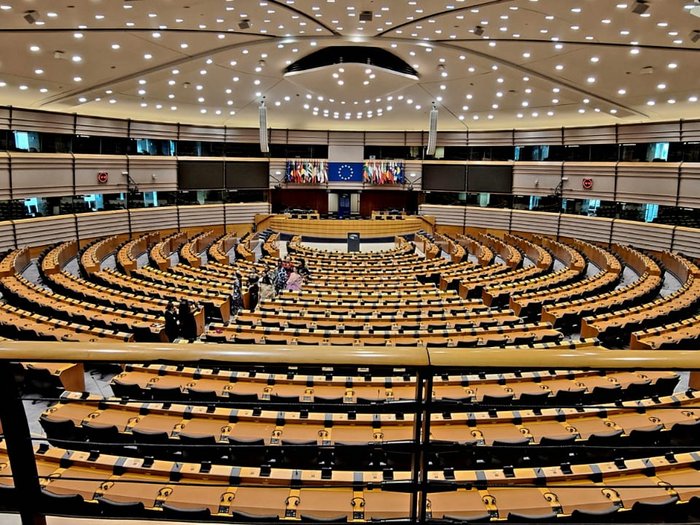 Althandwerker/innen im Herzen der Europäischen Union Leeres Plenum des Europäischen Parlaments in Brüssel