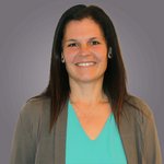 Das lvh-Team Porträt einer lächelnden Frau mit braunen Haaren und türkisfarbenem Oberteil