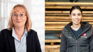 News Zwei Frauen, eine lächelnd im Anzug und die andere in Arbeitskleidung vor Holzstapeln