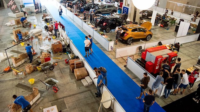 WorldSkills Italy: Südtirol im Wettbewerbsfieber Große Halle mit Baustellen- und Autosimulationen bei einer Messe