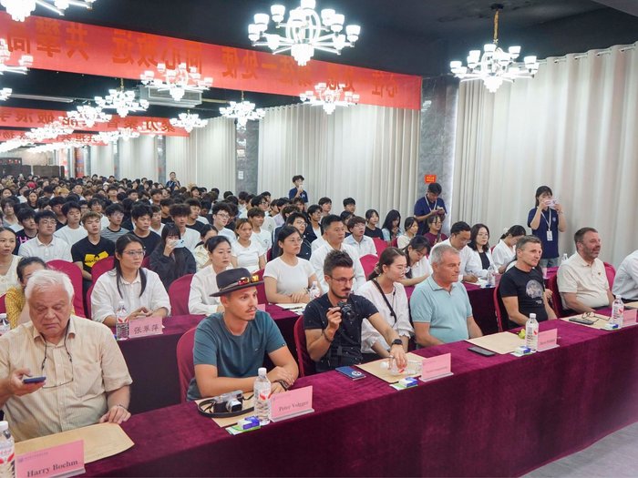 Südtiroler Handwerker erhalten Einblicke in Chinas Berufsausbildung Südtiroler Handwerker erhalten Einblicke in Chinas Berufsausbildung